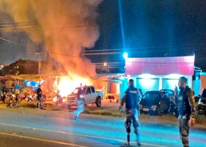 explosion-ec- Policía de Ecuador investiga explosión de coche bomba en cárcel de Guayas
