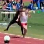 ¡Insólito! Hombre le mete un galletazo a su rival durante carrera de atletismo