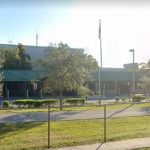 Detiene a niño por amenazar con tiroteo masivo en una escuela de Florida