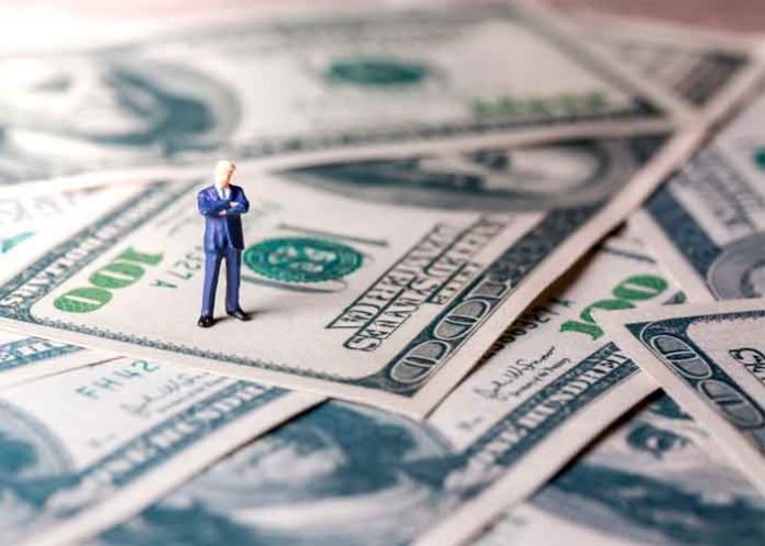 Según la revista Forbes, esta es la persona más rica del mundo