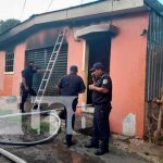 Mientras dormía su casa agarraba fuego: Relato de un incendio en Managua Incendio arrasa con enseres de una vivienda en Managua
