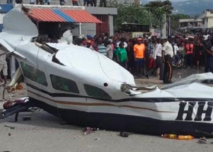 haiti-acc- Seis fallecidos deja choque entre avioneta y camión en Haití
