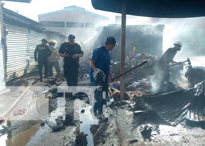 incendio-jinotepe-1 Autoridades controlan incendio en tramos del mercado en Jinotepe, Carazo