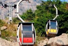¡Choque mortal! en teleférico dejó un muerto y 40 atrapados en la India
