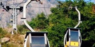 ¡Choque mortal! en teleférico dejó un muerto y 40 atrapados en la India