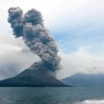Apocalíptica erupción de Krakatoa dejó gigantesca nube de ceniza en Indonesia