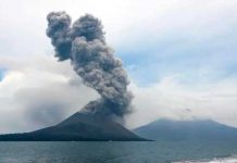 Apocalíptica erupción de Krakatoa dejó gigantesca nube de ceniza en Indonesia