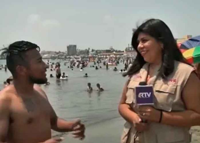 Turista pide el Instagram a reportera en plena transmisión en vivo