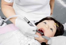 ¡Odontología aterradora! Crean muñeca para entrenamiento que llora y vomita ¡Odontología aterradora! Crean muñeca para entrenamiento que llora y vomita
