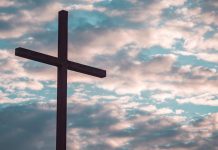 En Guatemala, hombre que interpretaba a Jesús casi muere electrocutado En Guatemala, hombre que interpretaba a Jesús casi muere electrocutado