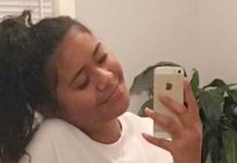 Familia construye una lápida con forma de iPhone tras suicidio de su hija Familia construye una lápida con forma de iPhone tras suicidio de su hija