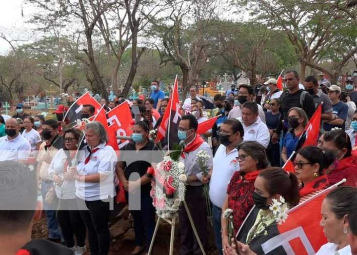 Conmemoración a los héroes y mártires de Veracruz, desde León