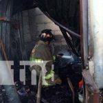 Familia queda a la intemperie al quemarse su humilde vivienda en Managua Incendio en una vivienda de Managua