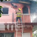 Controlan incendio en casa de dos pisos en Monseñor Lezcano, Managua Consecuencias de un incendio registrado en una vivienda de Managua