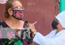Vacunación antiCOVID a familias de Managua