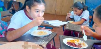 Merienda escolar en colegios de Río San Juan