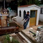 Hombre en México saca de la tumba a su madre y la pasea en triciclo hombre en México saca de la tumba a su madre y la pasea en triciclo