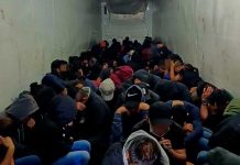 «Coyotes» dejan a 133 migrantes hacinados en un tractocamión en México "Coyotes" dejan a 133 migrantes hacinados en un tractocamión en México