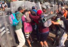 Migrantes rompen cerco durante enfrentamiento con la Guardia en México Migrantes rompen cerco durante enfrentamiento con la Guardia en México