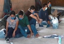 Agentes hallan a 79 migrantes hacinados en un hotel en Ecatepec, México Agentes hallan a 79 migrantes hacinados en un hotel en Ecatepec, México