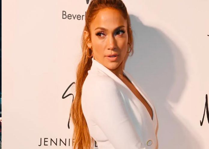 Modelo vietnamita alborota las redes por su parecido con Jennifer López