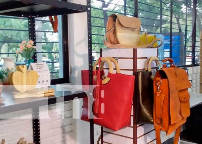 Exposición de productos hechos por emprendedores en Nicaragua