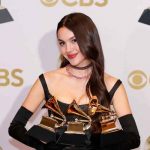 ¡Como Taylor Swift! Olivia Rodrigo tira su Grammy y lo rompe