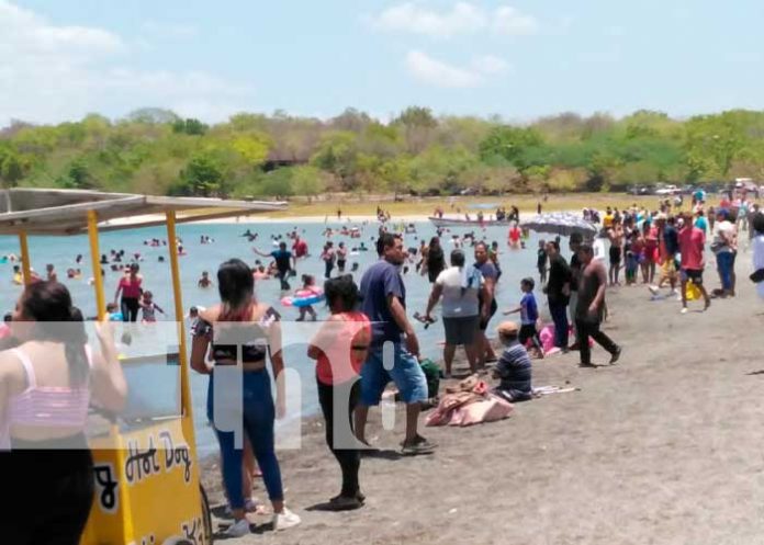 Ambiente de playas en Semana Santa en Nicaragua