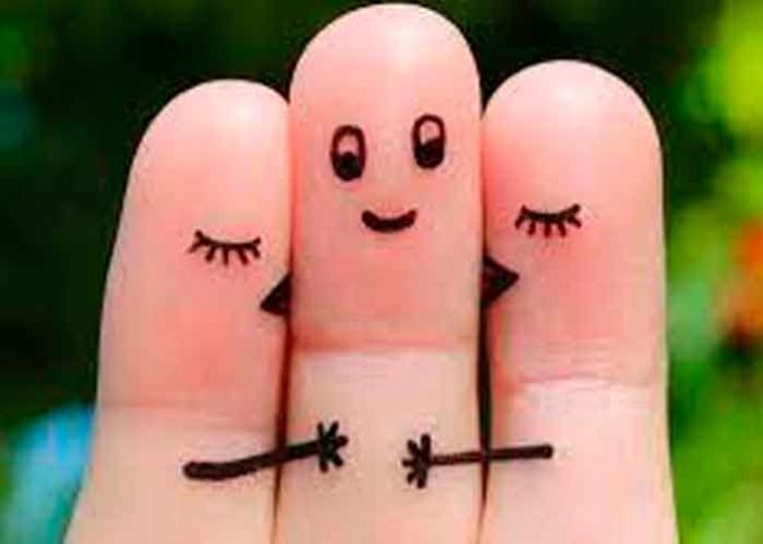 Poliamor: Mujer le regaló un trío a su novio y la otra queda embarazada