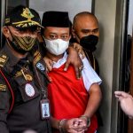 Profesor que violó a 13 estudiantes es condenado a muerte en Indonesia Profesor que violó a 13 estudiantes es condenado a muerte en Indonesia