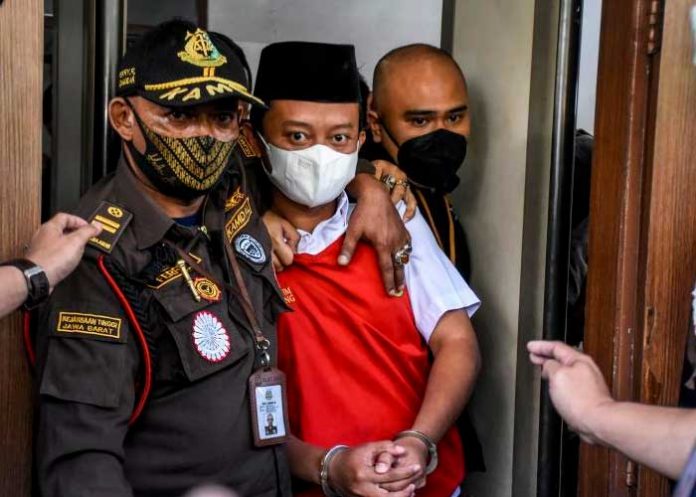 profesor-1 Profesor que violó a 13 estudiantes es condenado a muerte en Indonesia