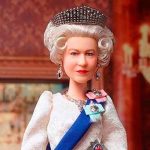 Mattel homenajea a la reina Isabel con su propia Barbie por sus cumpleaños