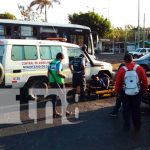 ¿No miró la rastra? Motorizado choca cerca de la Rotonda El Periodista, Managua Accidente de tránsito en sector de la Rotonda El Periodista, Managua
