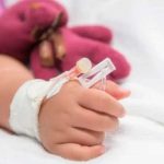 Muere de niño por misteriosa hepatitis infantil ¡169 casos en 12 países!