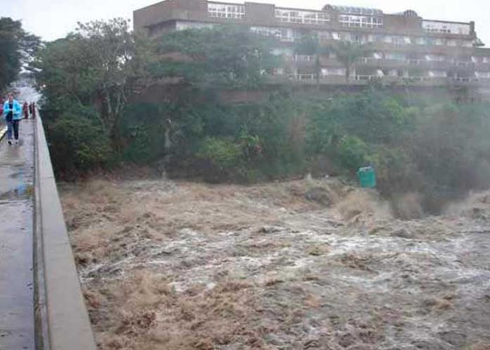 sufafrica1 Lluvias torrenciales e inundaciones en Sudáfrica dejan 45 muertos