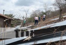 Familia afectada por un tornado en Somoto