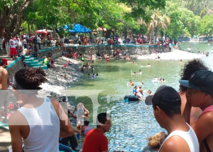 Familias visitan centro turístico El Trapiche en Tipitapa