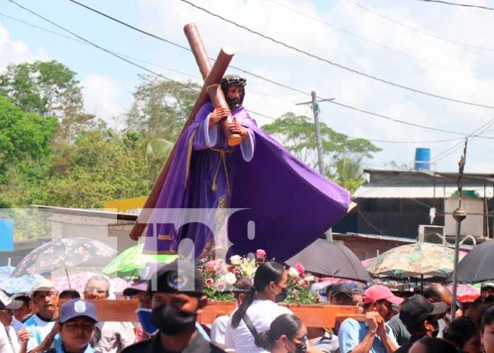 Viacrucis desde parroquia de Siuna, Triángulo Minero