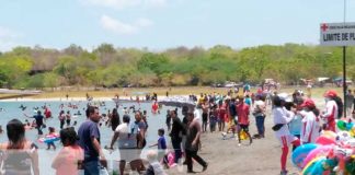 Refrescantes aguas de la Laguna de Xiloá reciben a miles de veraneantes
