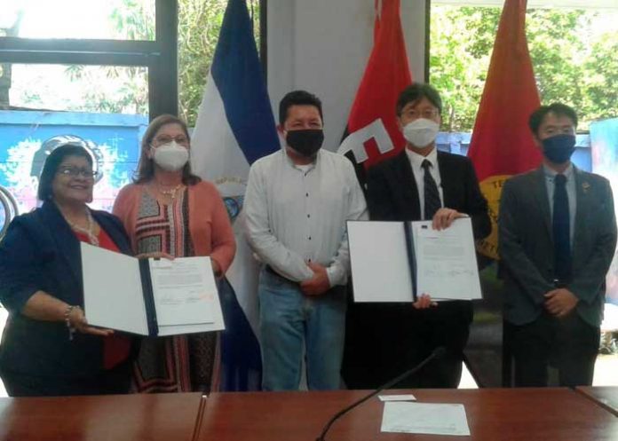 .1 Firman convenio para