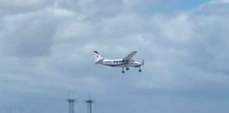 Sin experiencia como piloto aterrizan de emergencia un avión