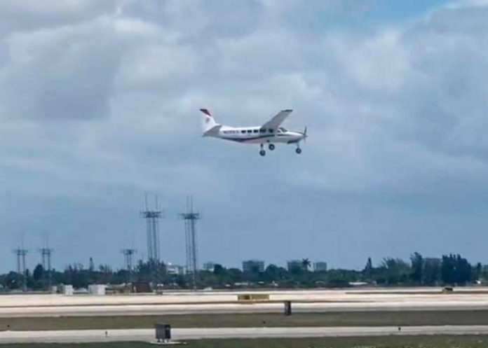 .1 Sin experiencia como piloto aterrizan de emergencia un avión