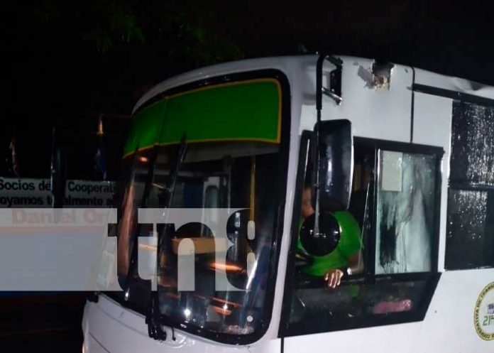 Video impactante de un Rayo que cae sobre ruta 109 en Managua