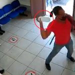 Golpea a una empleada en taquilla pero él termina desangrándose
