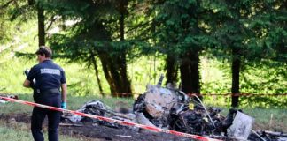 Familia a bordo perece al estrellarse una avioneta en Francia
