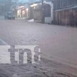 Río Blanco se desborda y deja varias viviendas afectadas Río Blanco se desborda y deja varias viviendas afectadas