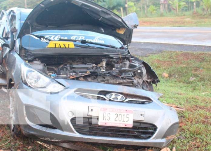 Vivos de milagro luego del vuelco de un taxi en Bluefields