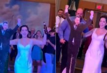¿Una boda de cartón? Mujer celebra con figura de cartón del novio Mujer celebra con figura de cartón del novio