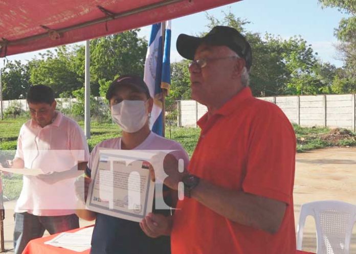 1 Entregan certificación en proyecto Bismarck Martínez en Nandaime