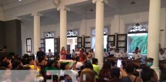 Madres bailaron al son de marimbas, en homenaje al 30 de mayo